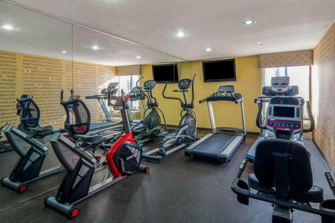 Oakland Airport Arena Hotel Екстериор снимка