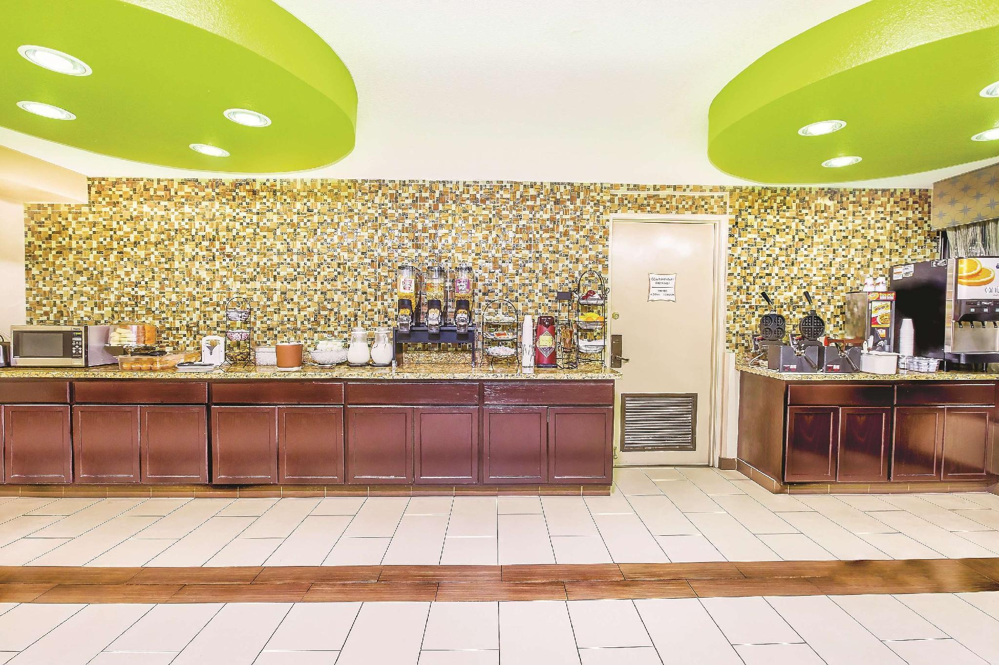 Oakland Airport Arena Hotel Екстериор снимка