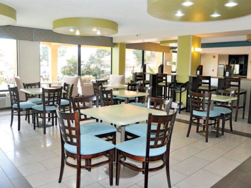 Oakland Airport Arena Hotel Екстериор снимка