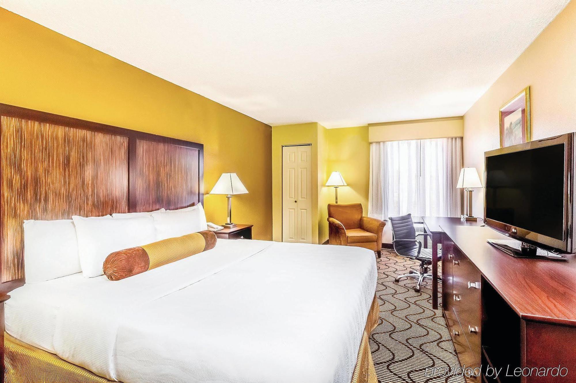 Oakland Airport Arena Hotel Екстериор снимка